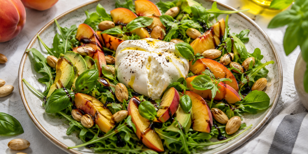 Zomerse perziksalade met Spaanse amandelen 