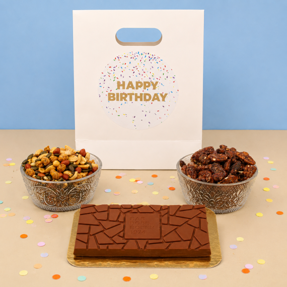 Happy birthday cadeautasje chocolade & noten 